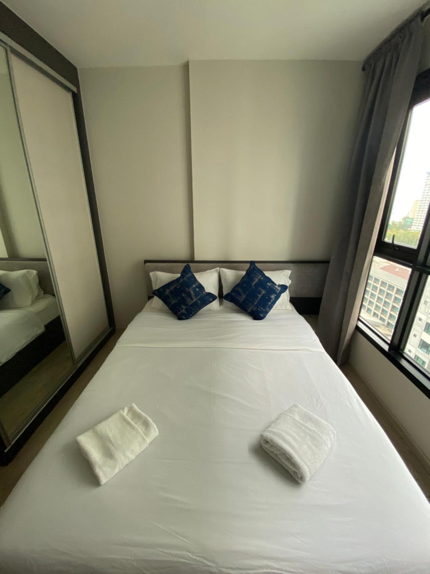 Apartemen The Base In *